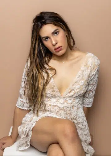 Nayana Trans, uma terapeuta especializada em massagem tântrica.